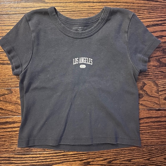Brandy Melville Tops - 🎊FLASH SALE🎊Brandy Melville Los Angeles Baby T Crop Top